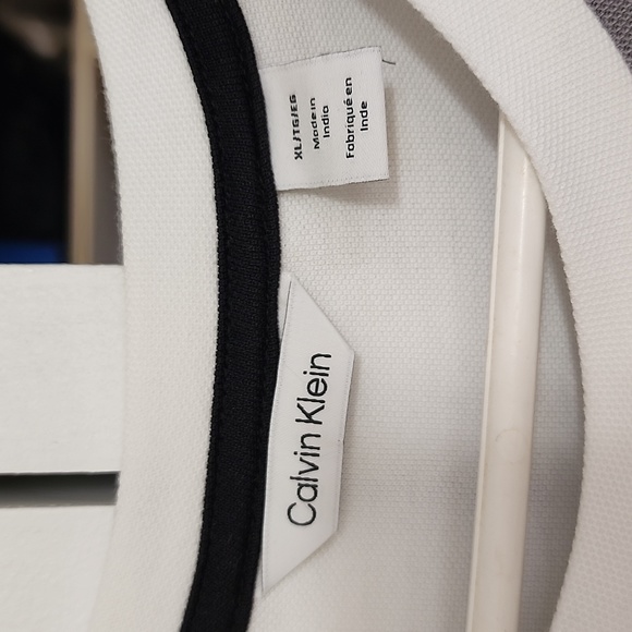 Calvin Klein t-shirt - Picture 2 of 3